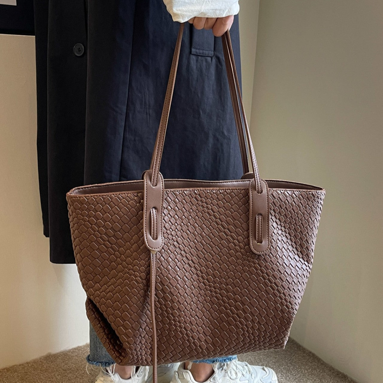 Women's Artisan-Woven Heritage Tote - Convertible Shoulder Bag w/ Structured Base, Minimalist Oversized Carryall for Effortless Style